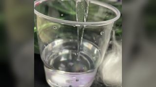 मजबूत जल प्रतिधारण सुपर अवशोषक फाइबर 9D×52 मिमी अनुकूलन योग्य कपड़ा गैर बुना हुआ फाइबर