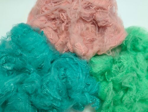 के बारे में नवीनतम कंपनी समाचार एरामिड पल्प और लिक्विड डाइड एरामिड फाइबर के बीच का अंतर