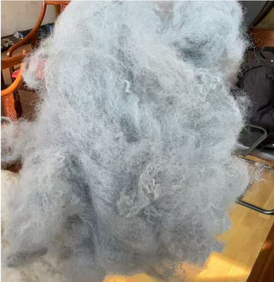 अच्छी कीमत लंबे समय तक चलने वाला प्रदर्शन पॉलिएस्टर स्टेपल फाइबर फाइबर फाइननेस 0.7-15dtex और यूवी सुरक्षा के साथ ऑनलाइन