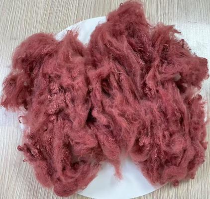 अच्छी कीमत पुनर्नवीनीकरण पॉलिएस्टर स्टेपल फाइबर 1.5D 38mm डोप डाइड लाल ऑनलाइन