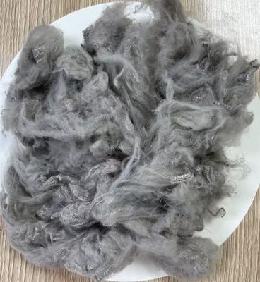 अच्छी कीमत पुनर्नवीनीकरण पॉलिएस्टर स्टेपल फाइबर 1.5D 38mm हल्का धूसर UV सुरक्षा ऑनलाइन