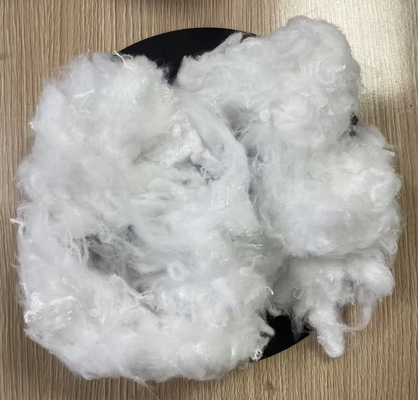 अच्छी कीमत स्पिनिंग ग्रेड रिसाइक्ल्ड पॉलिएस्टर स्टेपल फाइबर 1.4D 38mm सफेद ऑनलाइन