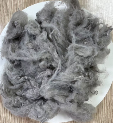 अच्छी कीमत पुनर्नवीनीकरण पॉलिएस्टर स्टेपल फाइबर 1.5D 38mm हल्का धूसर UV सुरक्षा ऑनलाइन