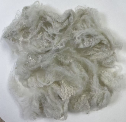 अच्छी कीमत पुनर्नवीनीकरण पॉलिएस्टर स्टेपल फाइबर 2.5D 51mm OEKO-TEX प्रमाणित ऑनलाइन