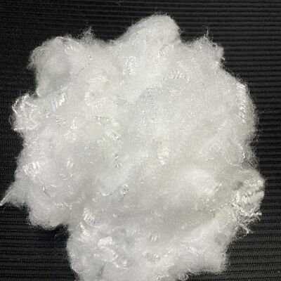 अच्छी कीमत 1.67D×38 मिमी प्रीमियम त्रिकोणीय प्रोफाइल स्टैपल फाइबर यार्न और कपड़े के लिए उत्कृष्ट चमक के साथ ऑनलाइन